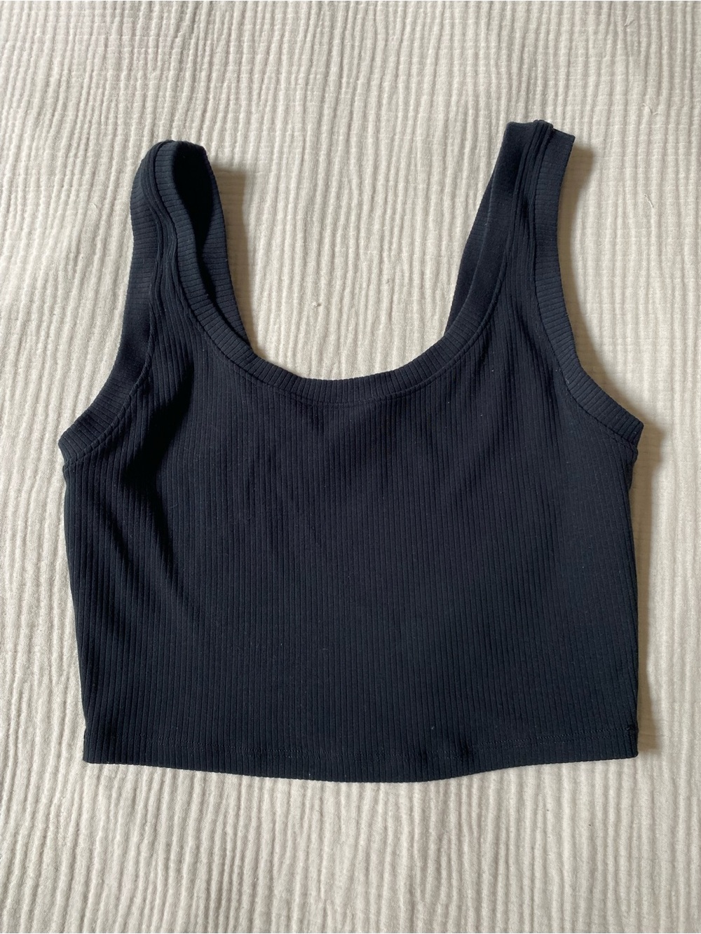 ALO Yoga Black Ribbed Crop Tank/Sports Bra in Size M. Super comfortable!